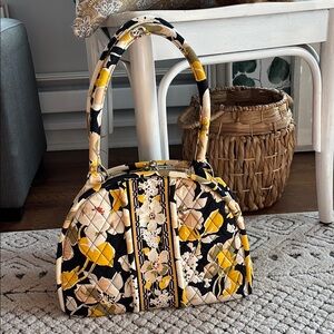 LIKE NEW! Vera Bradley Eloise Kisslock Floral Quilted Handbag